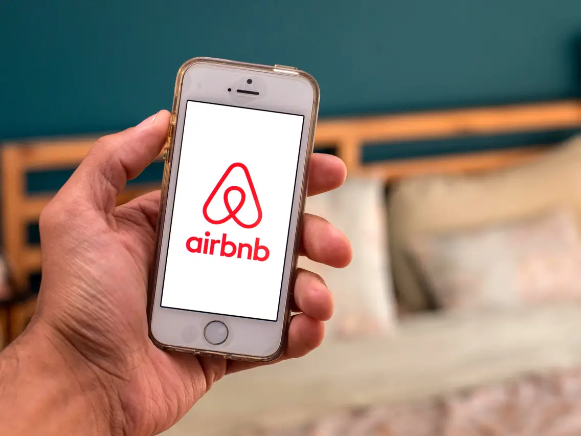 Airbnb Vs Revisn